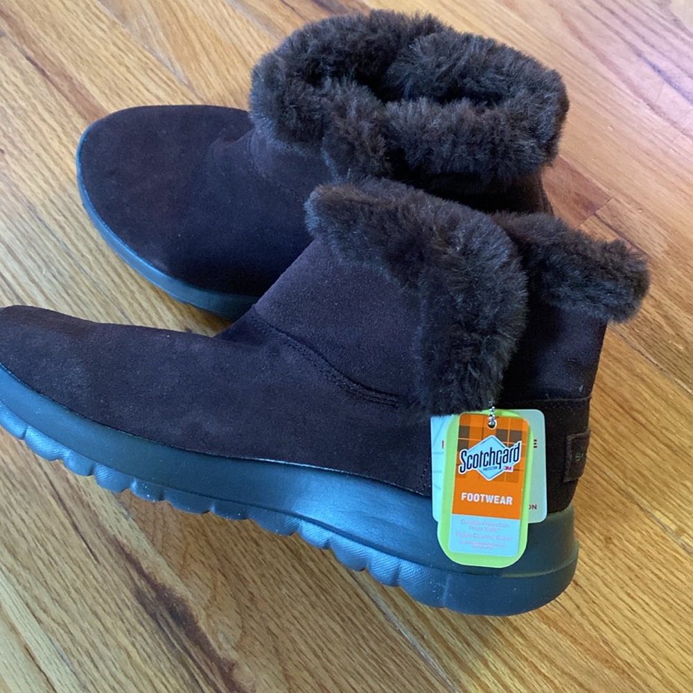 NWT sz 6 Skechers brown furry lined boots with Scotchgard Slip in entry w/elasti - Picture 3 of 8